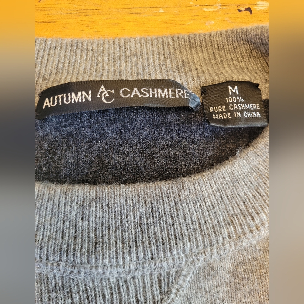 Autumn 100% Cashmere grey sweater size Medium